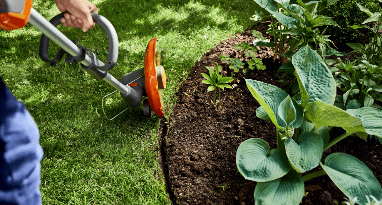 Raivaussaha vai ruohotrimmeri - mikä on oikea työkalu mihinkin hommaan? - Puutarhakone