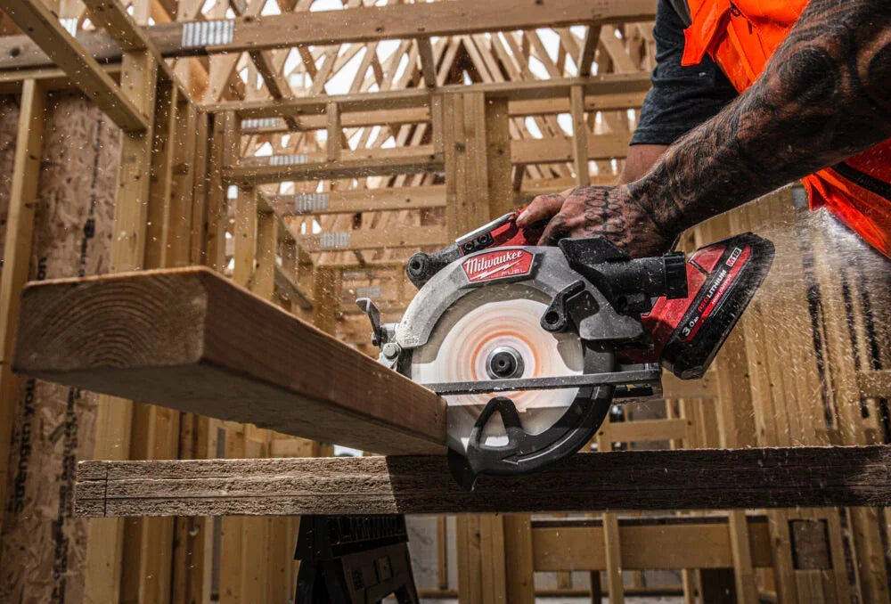 Milwaukee sahaus ja katkaisu