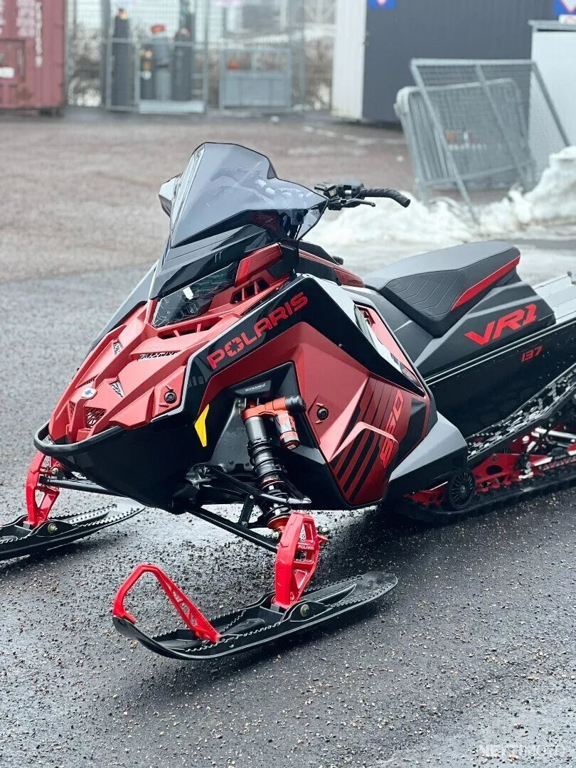 Polaris Indy VR1 Dynamix 137" moottorikelkka