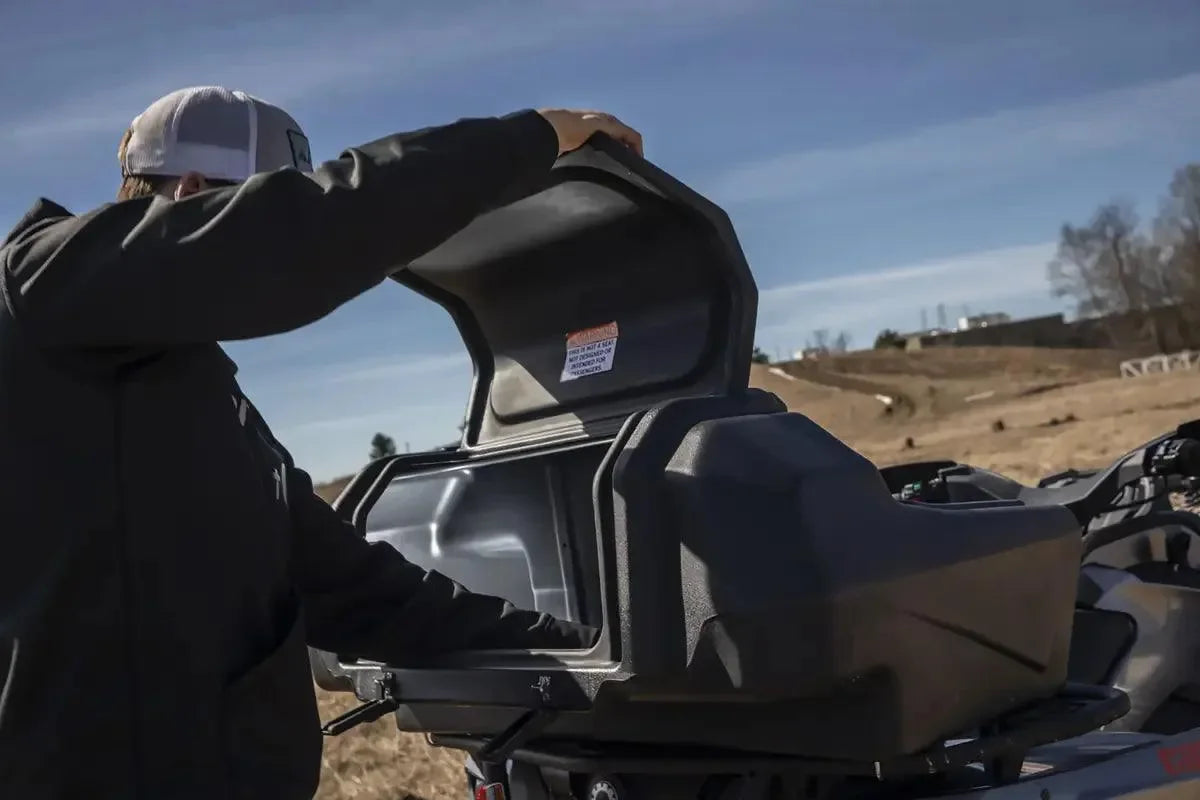 Tavaralaatikko taka Kolpin ATV Lounger - Puutarhakone