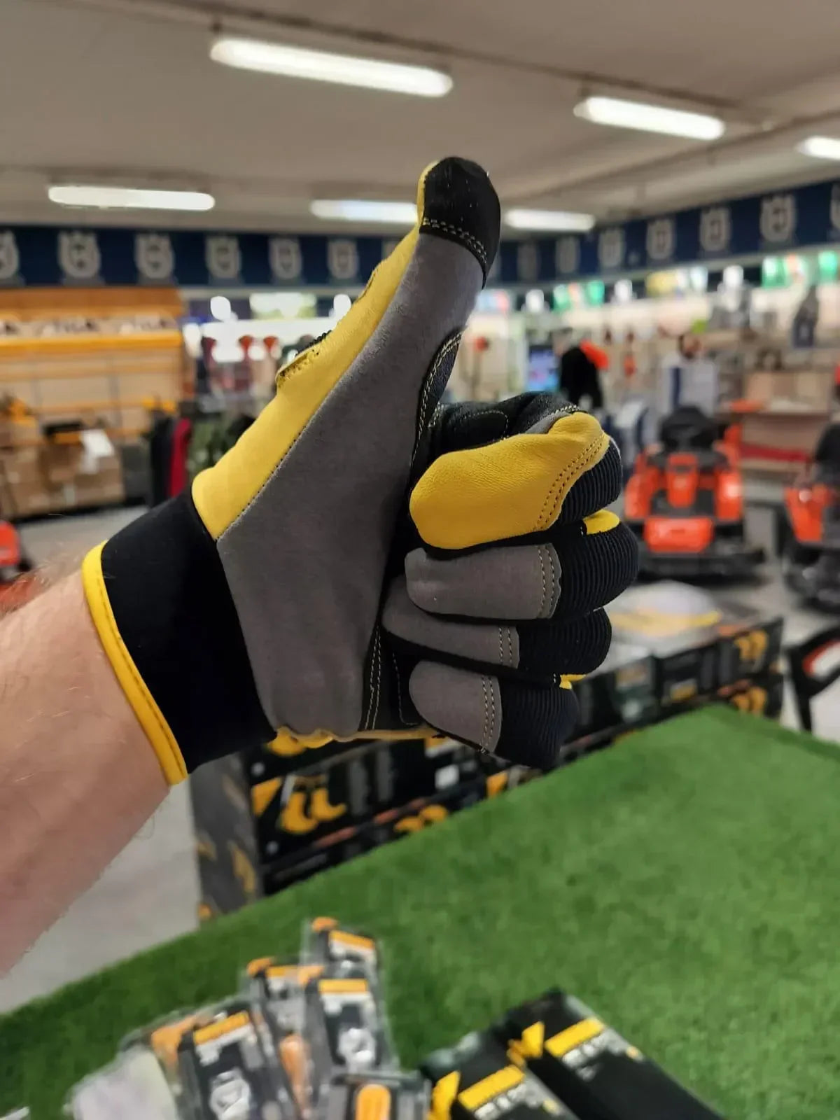 Moottorisahauksen viiltosuojakäsine McCulloch - Puutarhakone