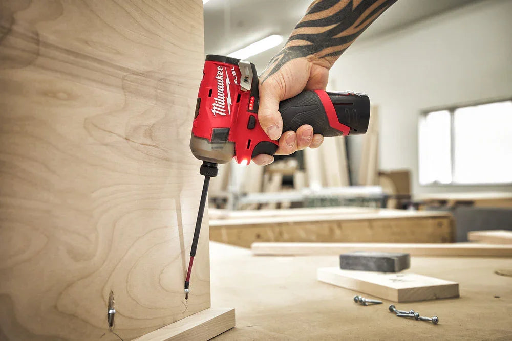 Milwaukee iskevä ruuvinväännin M12 FQID-0 -runko