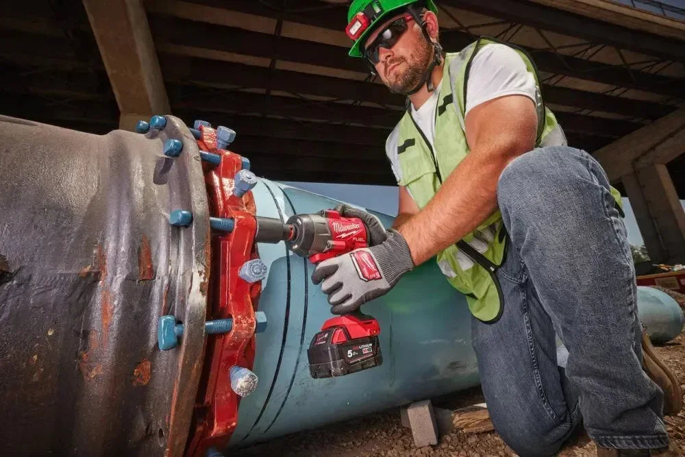 Milwaukee iskevä mutterinväännin kitkarenkaalla M18 FHIW2F12-0 -runko - Puutarhakone