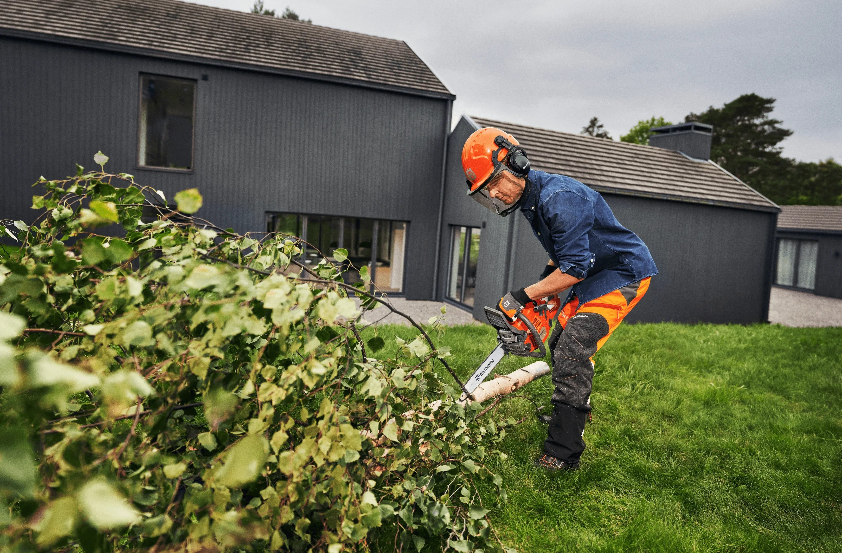 Husqvarna 130 Mark II moottorisaha 14" - Puutarhakone