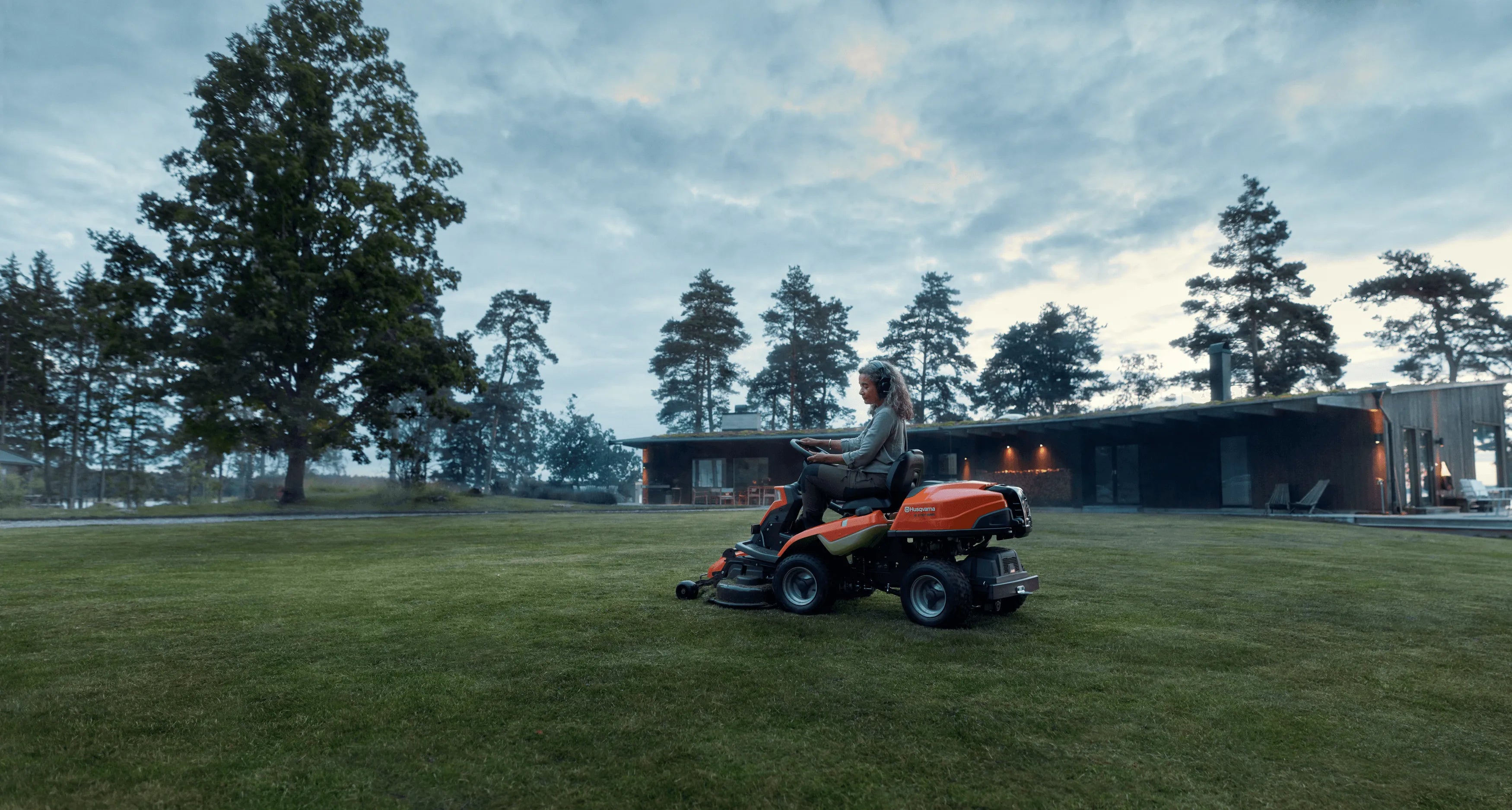 Husqvarna R216T AWD etuleikkuri -runko - Puutarhakone