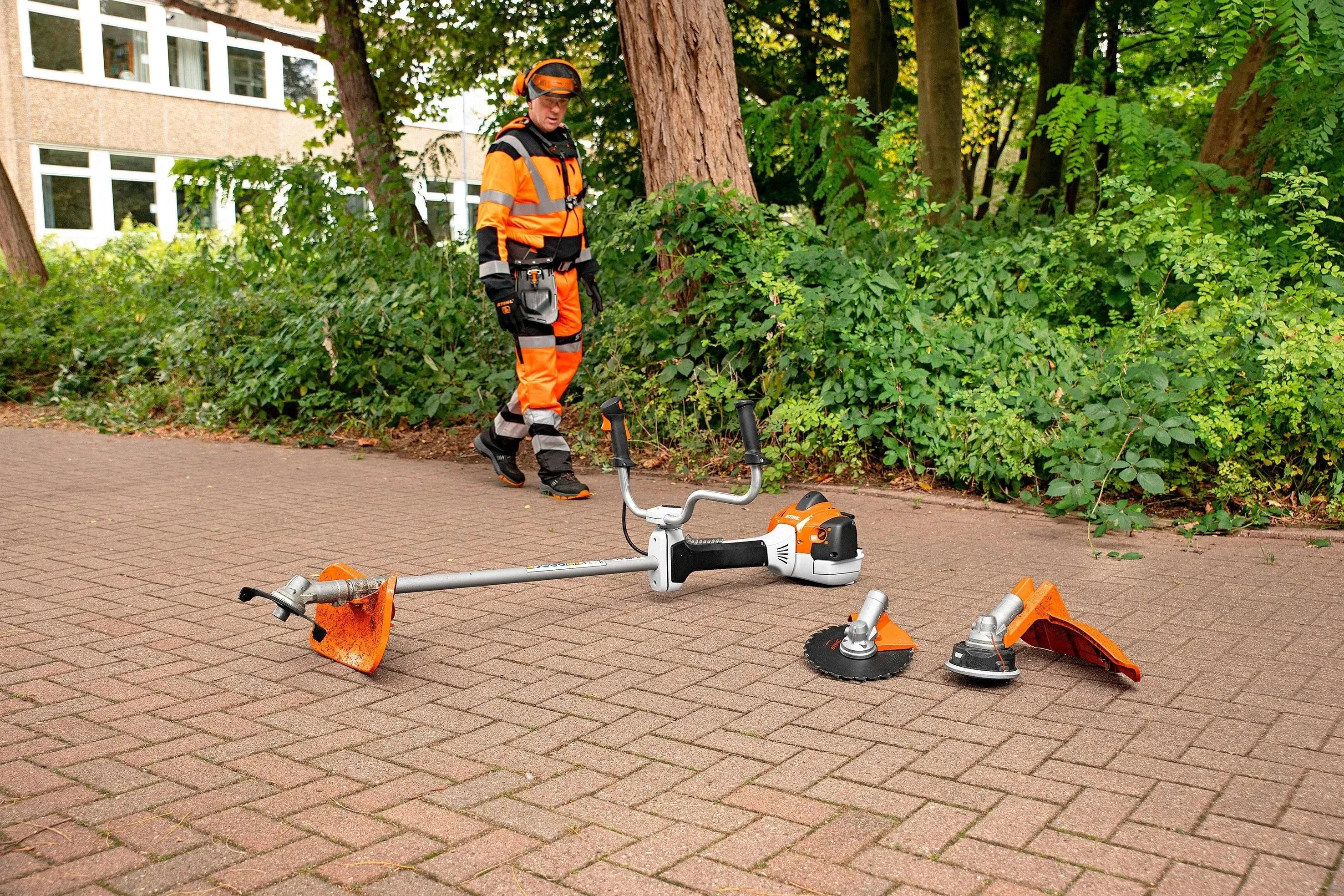 STIHL Ruohosetti raivaussahaan - Puutarhakone