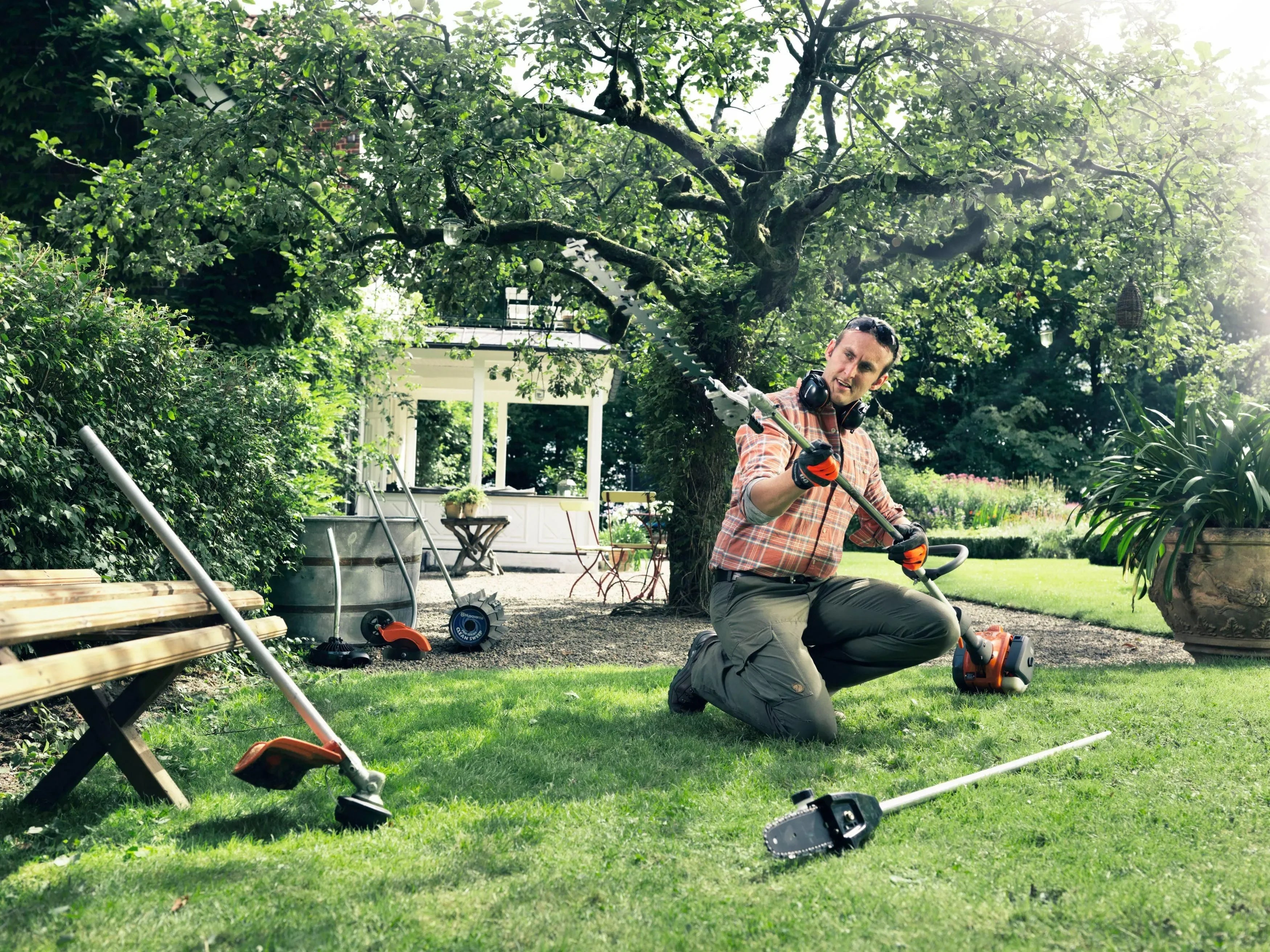 Husqvarna 129 LK kombimoottori + trimmeri - Puutarhakone