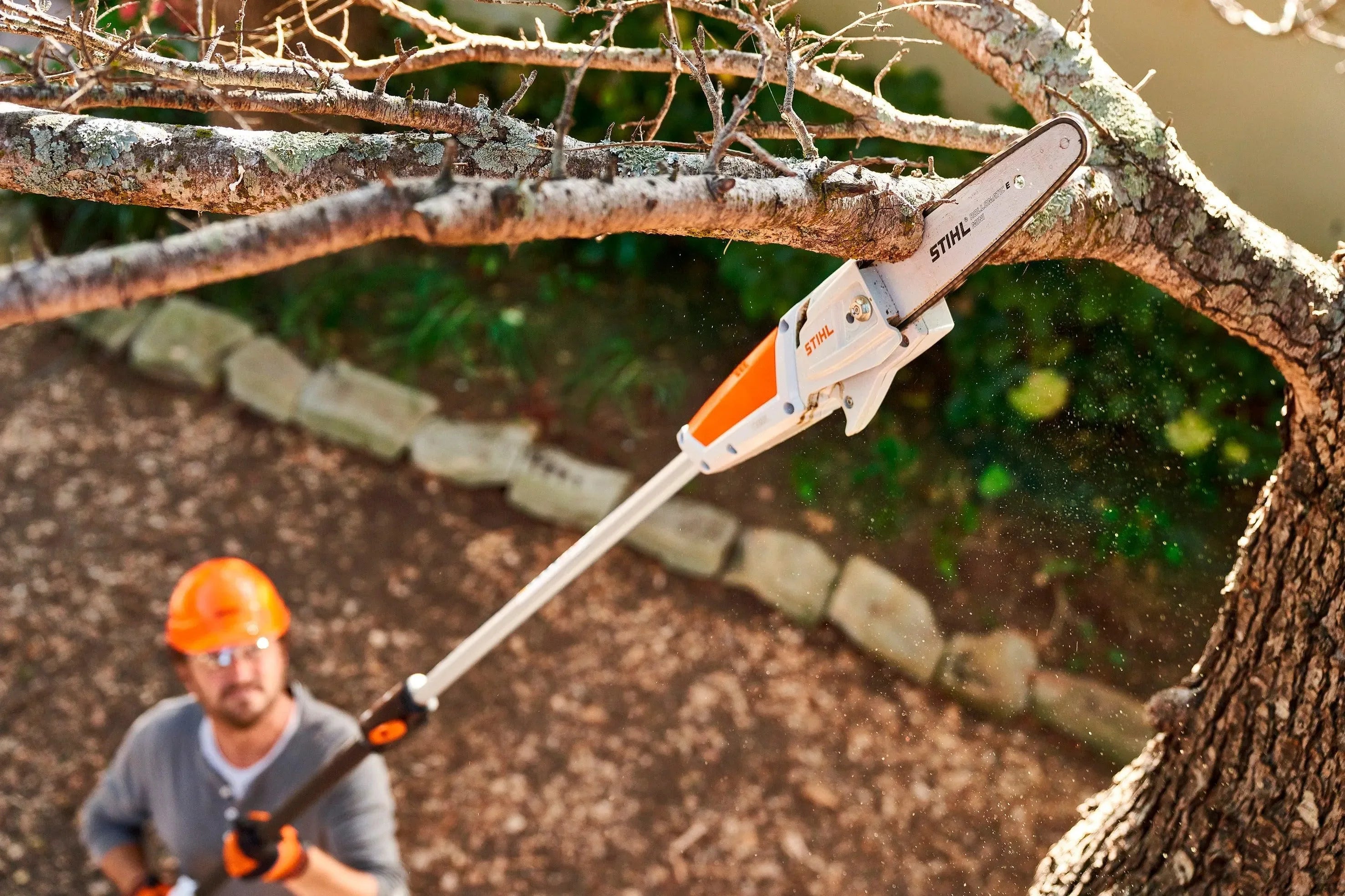 STIHL HTA 50 akkuoksasaha -setti - Puutarhakone