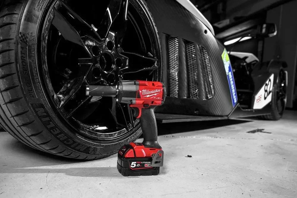 Milwaukee iskevä mutterinväännin kitkarenkaalla M18 FMTIW2F12-0 -runko - Puutarhakone