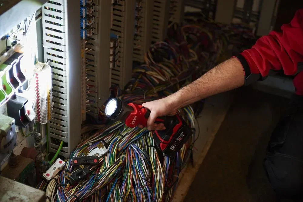 Milwaukee akkuvalaisin M18 TLED-0 -runko - Puutarhakone