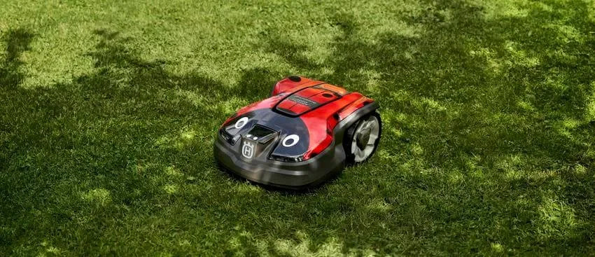 Husqvarna Automower 105/305 tarrasarja - Puutarhakone