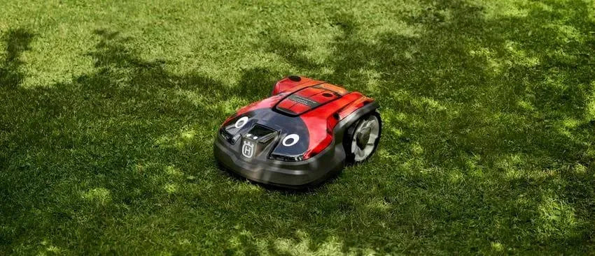 Husqvarna Automower 105/305 tarrasarja - Puutarhakone