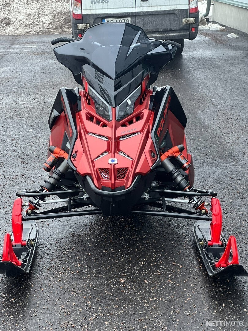 Polaris  Indy VR1 Dynamix 137" moottorikelkka