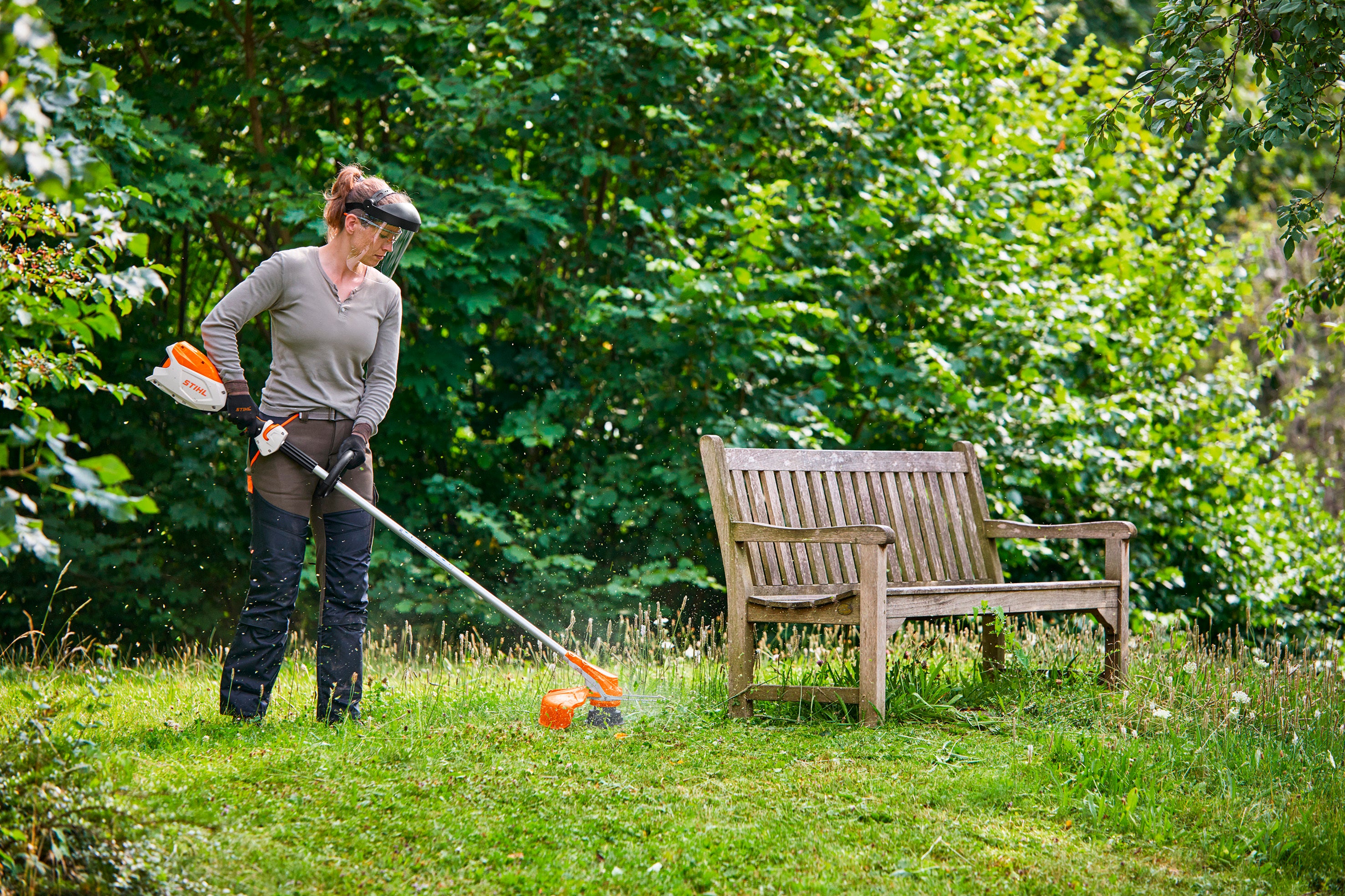 STIHL FSA 86 R Akkukäyttöinen ruohotrimmeri ja 2 kpl AP 200