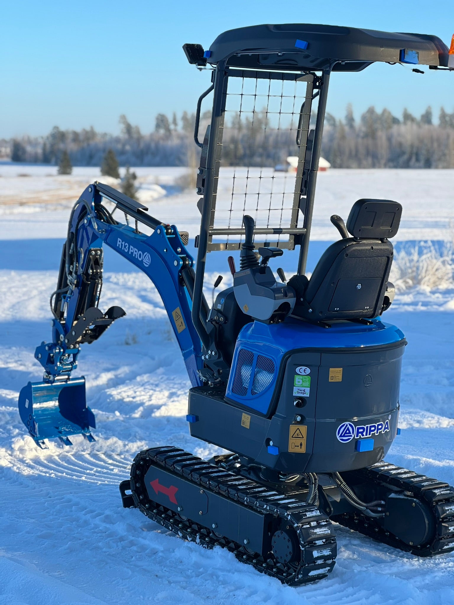 Rippa R13 minikaivinkone -Kubota D722 3-sylinterinen moottori