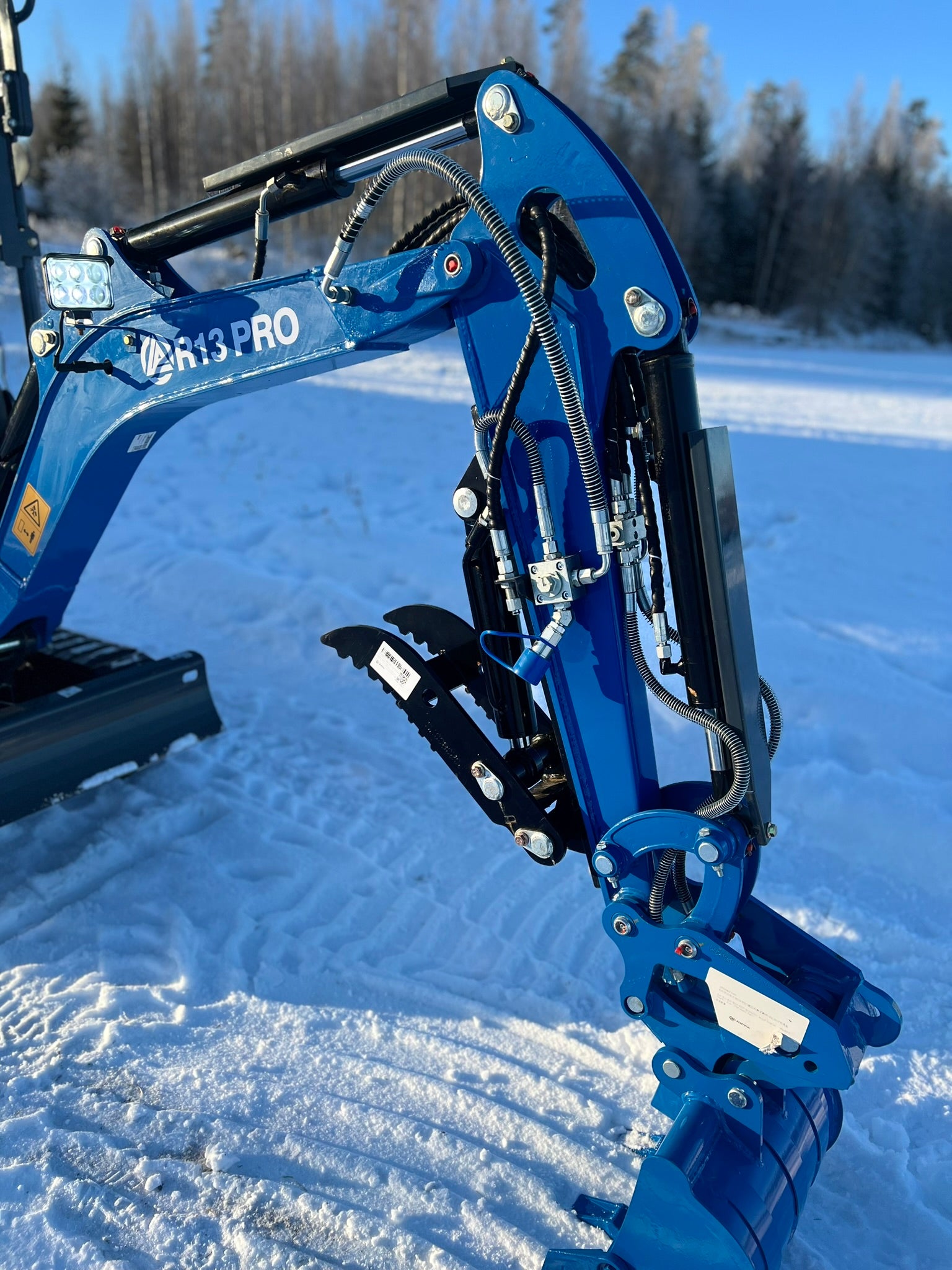 Rippa R13 minikaivinkone -Kubota D722 3-sylinterinen moottori