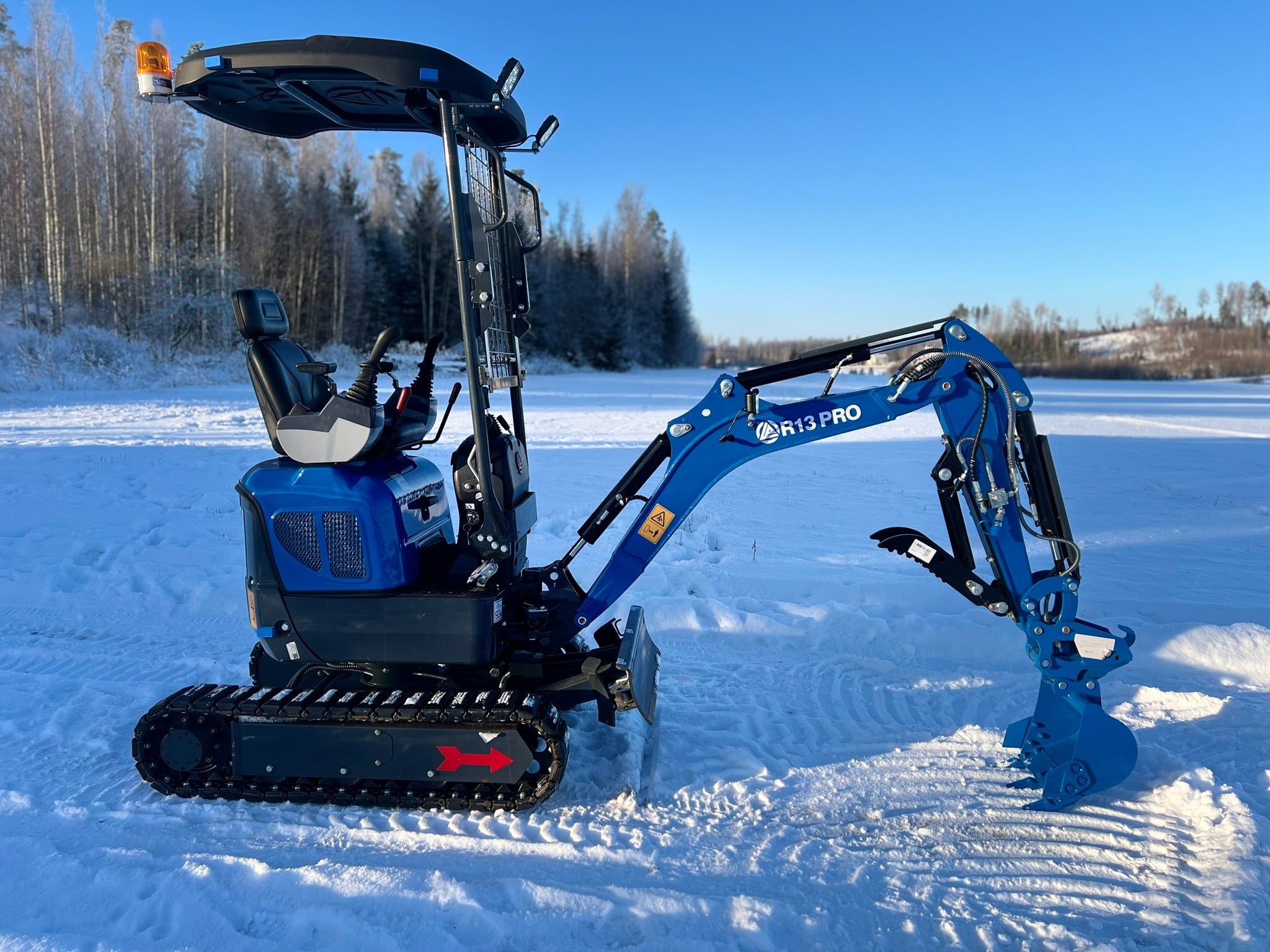 Rippa R13 minikaivinkone -Kubota D722 3-sylinterinen moottori