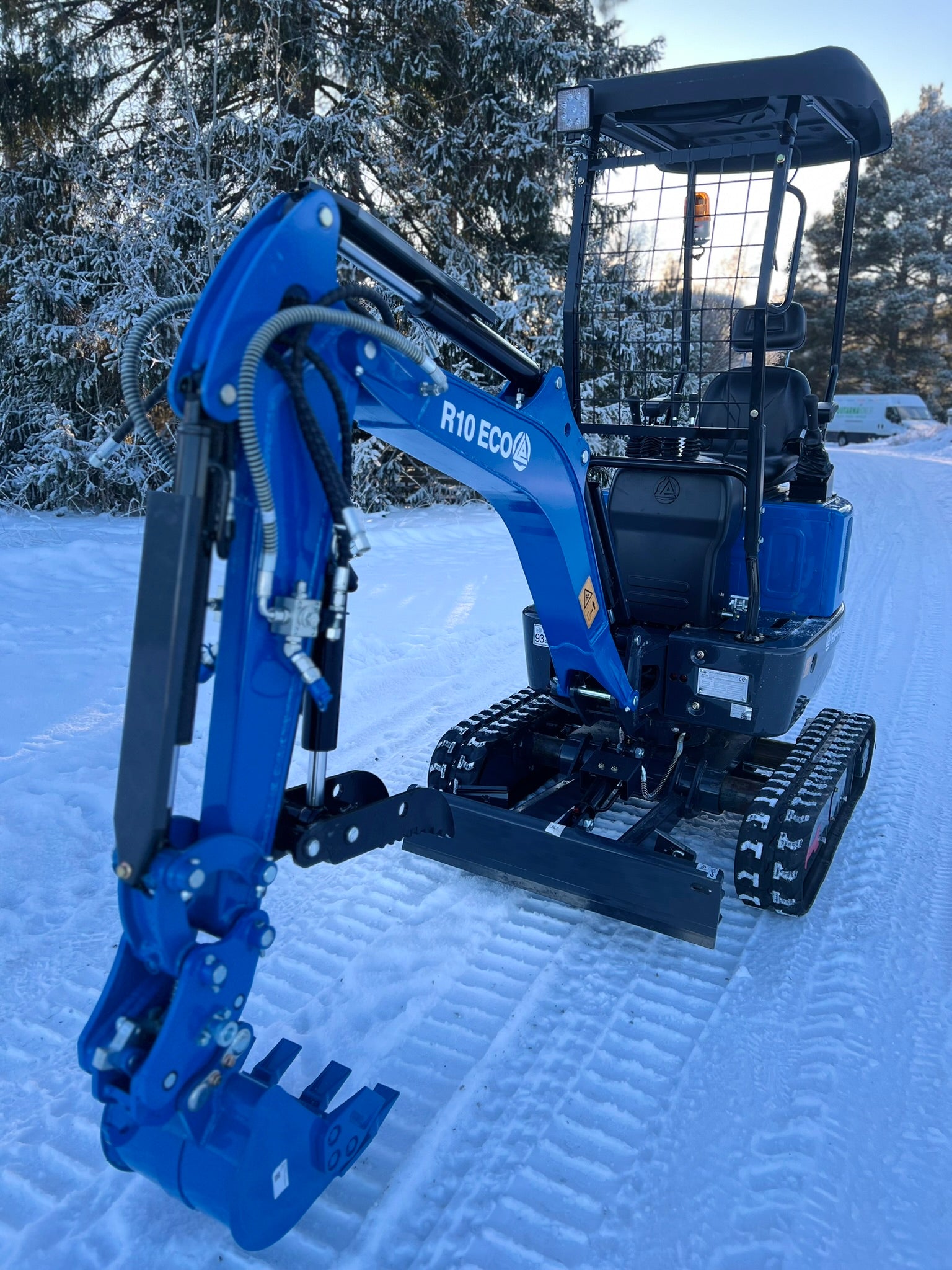 Rippa R10 ECO minikaivinkone -Kubota Z482 2-sylinterinen moottori