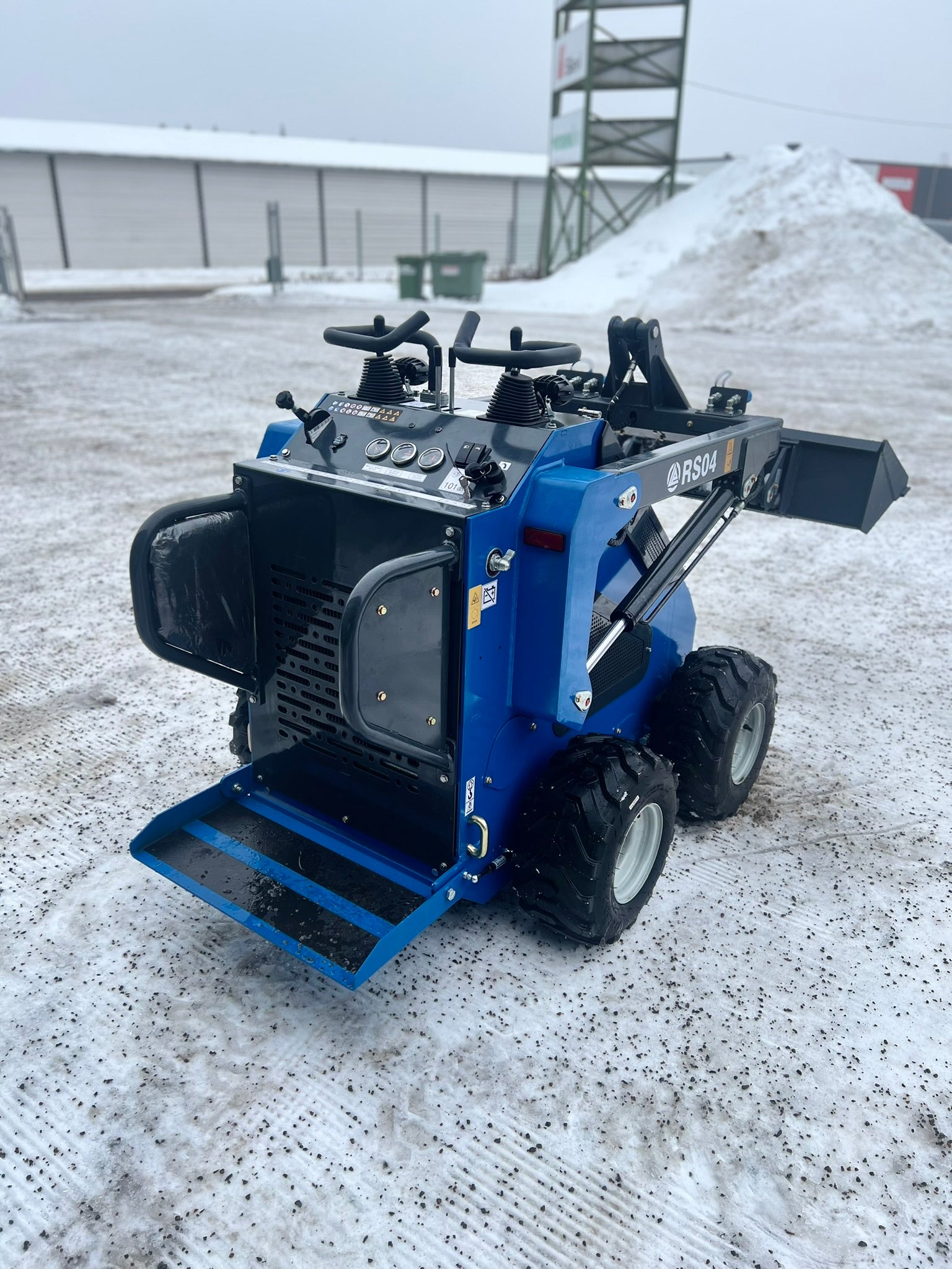 Rippa RS04 compact kauhakuormain